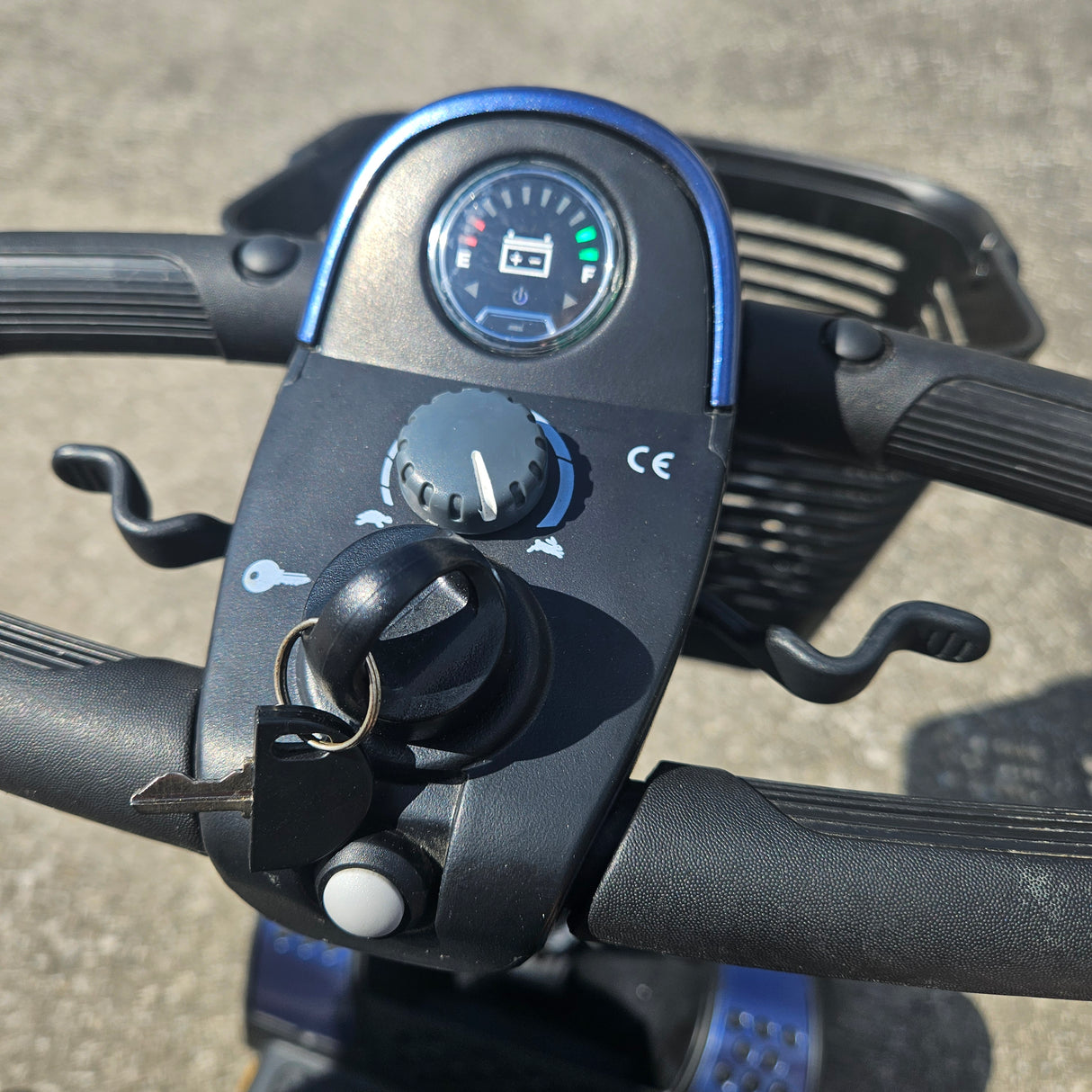 Pride GoGo Elite Traveller LX Mobility Scooter 12 amp - Ex Showroom model - With New Batteries