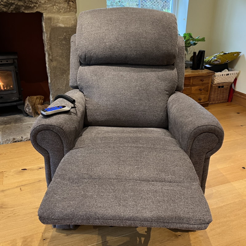 What Are the Advantages of a Riser Recliner Armchair?
