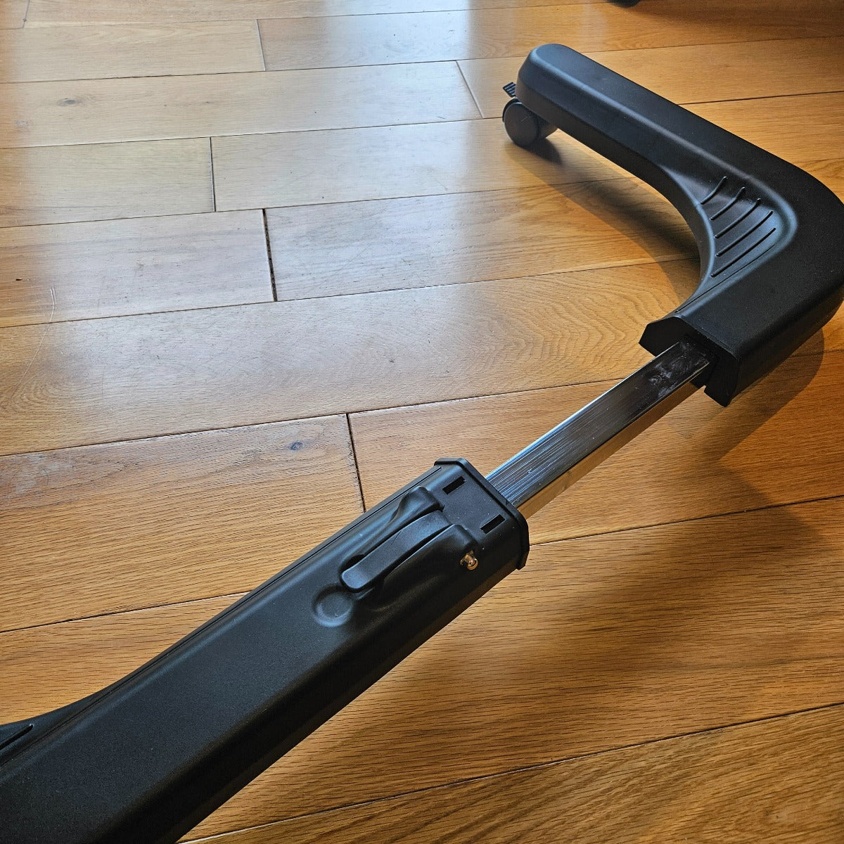 mobility desk frame, close up of wheels and support.