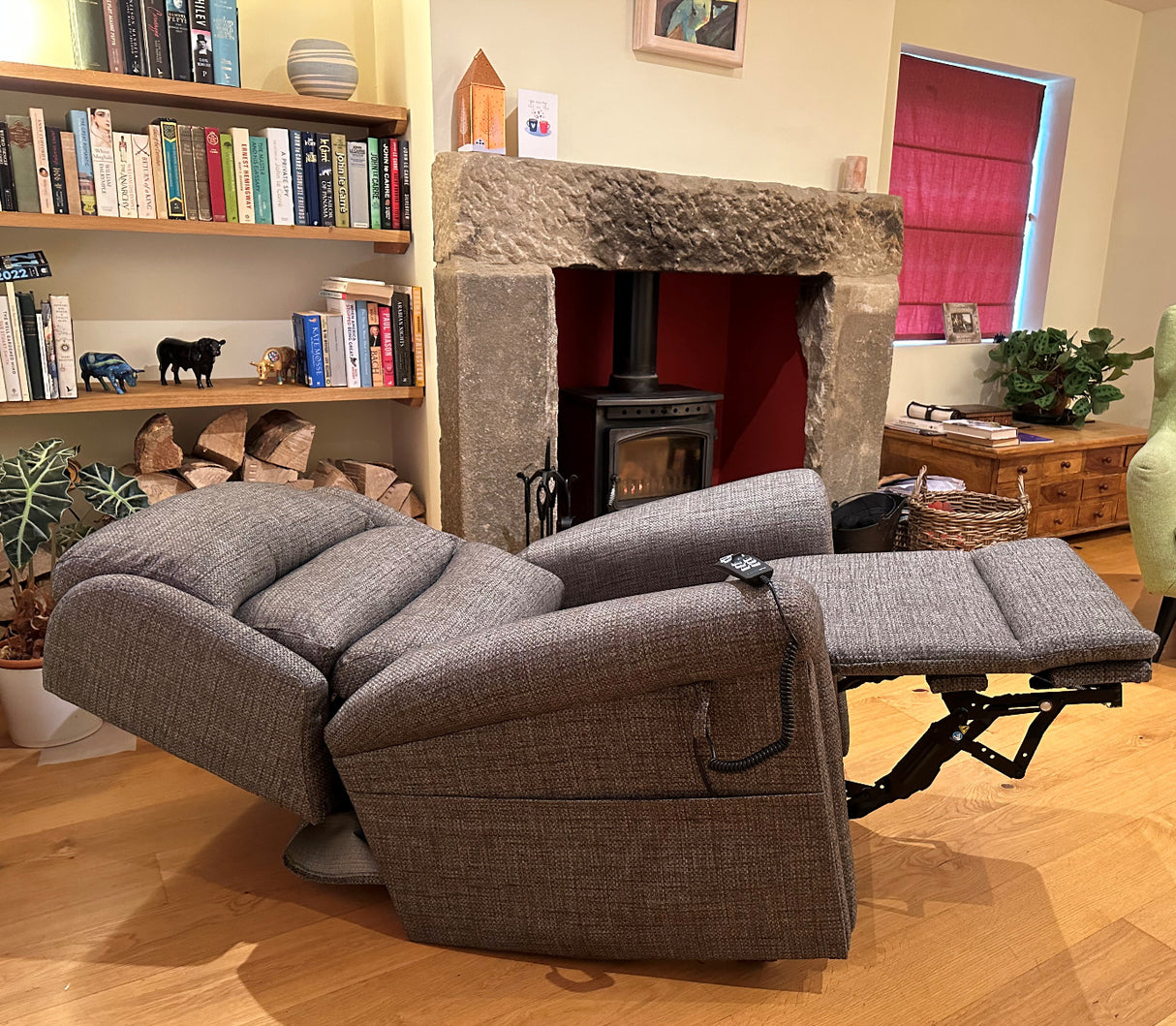 Airedale 4 motor Riser Recliner Chair with heat and memory functions and High Leg Lift
