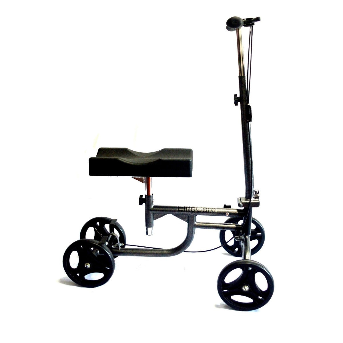 Knee walker with brakes and adjustable handle